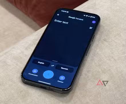 Αυτό το βασικό εργαλείο της Google μπορεί πλέον να κατανοήσει την αργκό και τους ιδιωματισμούς Η αρχική σελίδα της εφαρμογής Μετάφραση Google με επιλογές εισαγωγής κειμένου, φωνής και κάμερας