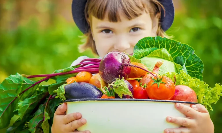 Μάθετε γιατί η vegan διατροφή μπορεί να βλάψει την ανάπτυξη των παιδιών - Τα κρυφά υπέρ και τα ανυπολόγιστα κατά!