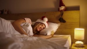 «Αδυνατείτε να κοιμηθείτε; Οι ειδικοί αποκαλύπτουν το μυστικό πίσω από το μπλουζ των γιορτών – 6 ανατρεπτικοί τρόποι για άμεσο ύπνο!»