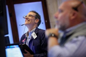 Wall Street: Ιστορικά Υψηλά Ξανά! Οι Δείκτες Μένουν Σταθεροί - Ποια Είναι η Επόμενη Κίνηση;