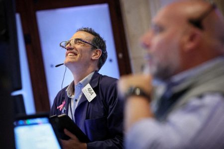 Wall Street: Ιστορικά Υψηλά Ξανά! Οι Δείκτες Μένουν Σταθεροί - Ποια Είναι η Επόμενη Κίνηση;
