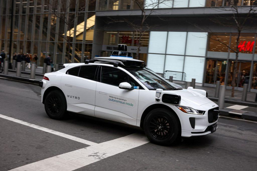 «Τεχνητή Νοημοσύνη: Η Ανατροπή που αλλάζει τις Θέσεις Εργασίας και Δημιουργεί Νέα Επαγγέλματα!» Waymo