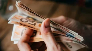 «Προλάβετε τις Χριστουγεννιάτικες Πληρωμές: Τι να περιμένετε από Συντάξεις, Επιδόματα και Δώρο!» Συναρπαστικές αυξήσεις στις συντάξεις: Τι σημαίνει η κατάργηση της προσωπικής διαφοράς για εσάς!