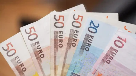 Ανακαλύψτε τις Πληρωμές Χριστουγέννων: Όλες οι Καυτές Ημερομηνίες για τα ΑΤΜ!