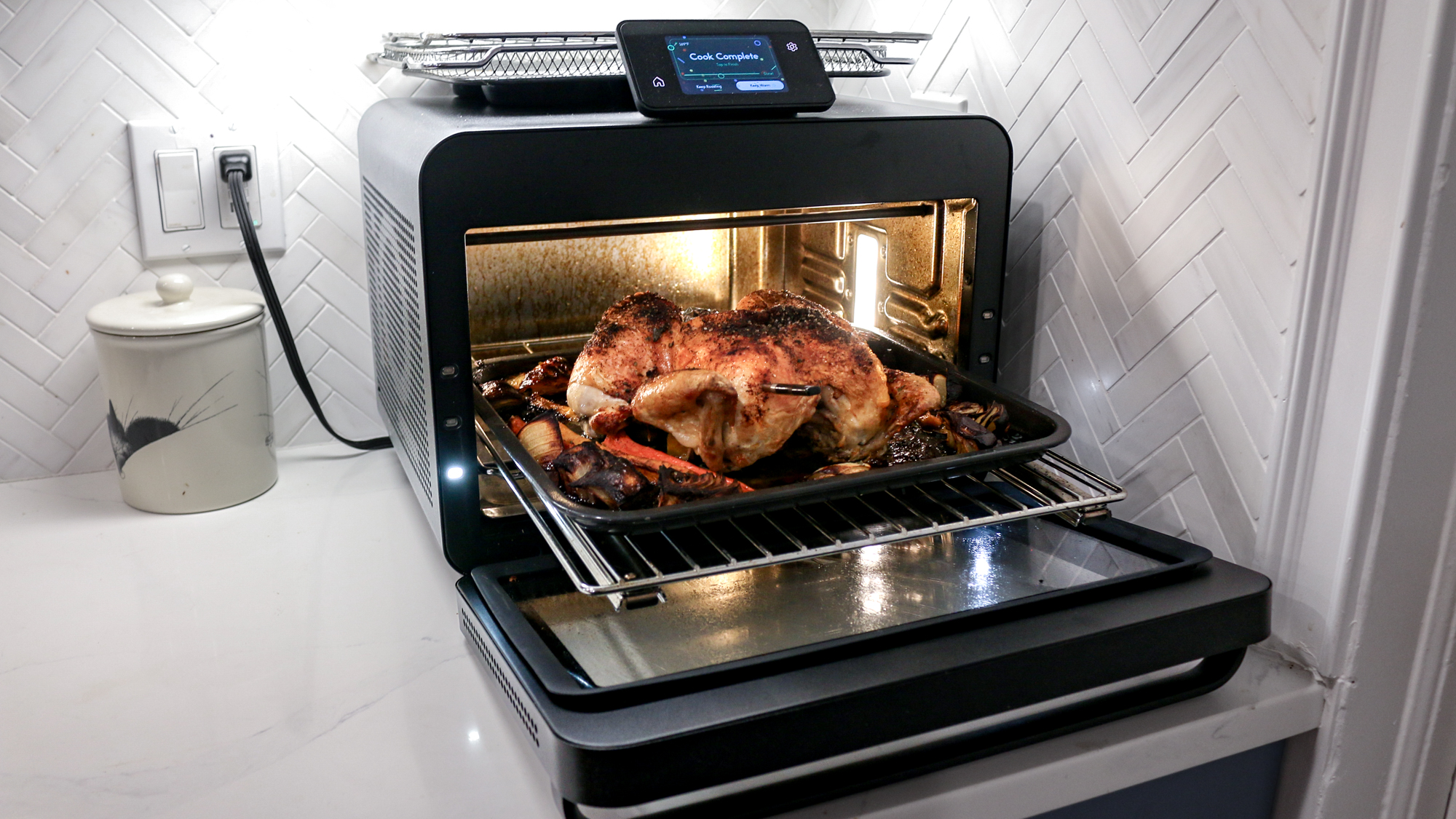 «Ανακαλύψτε τον ChefIQ MiniOven: Η Ανατρεπτική Κριτική του Τομ που Αλλάζει τα Πάντα στη Μαγειρική!» Μίνι Φούρνος CHEF iQ σε πάγκο κουζίνας