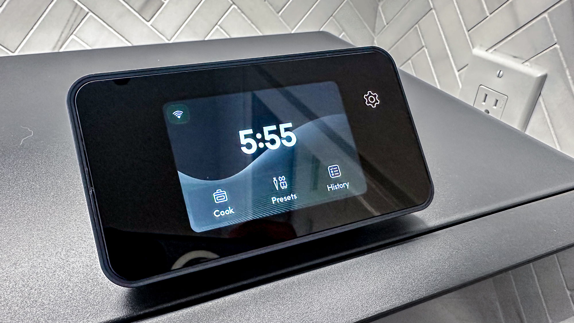 «Ανακαλύψτε τον ChefIQ MiniOven: Η Ανατρεπτική Κριτική του Τομ που Αλλάζει τα Πάντα στη Μαγειρική!» Μίνι Φούρνος CHEF iQ σε πάγκο κουζίνας