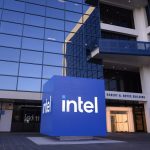 CES 2026: Η Intel προκαλεί την AMD με το χειροκίνητο τσιπ Panther Lake