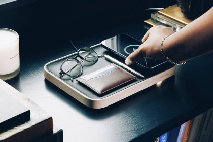 CES 2026: Twelve South αποκαλύπτει τον δίσκο παρκαδόρου με Qi2 και αρθρωτό σχεδιασμό