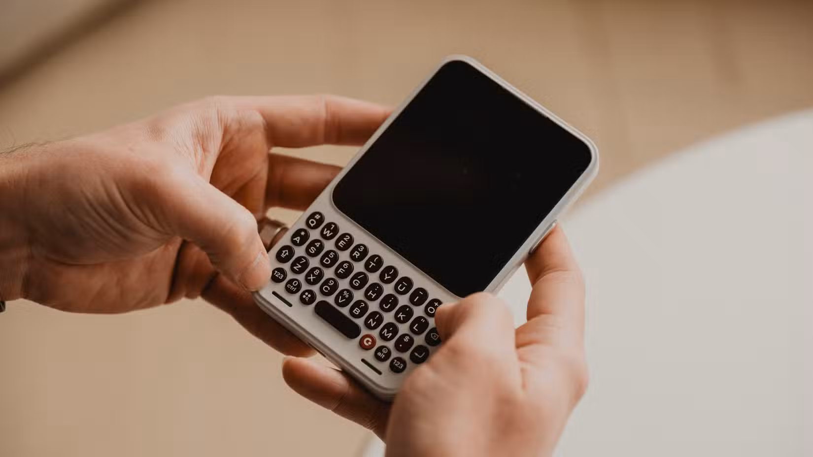 κλικ-επικοινωνία-χέρι