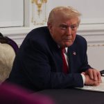 «Ανατροπή στο Χρηματιστήριο: Ο Trump lanσάρει επαναστατικό ψηφιακό νόμισμα για τους μετόχους του!»