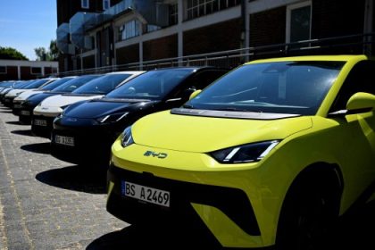 Σοκ στον κόσμο της ηλεκτροκίνησης: Η BYD του έδωσε «χρυσό» χτύπημα και εκθρόνισε την Tesla!