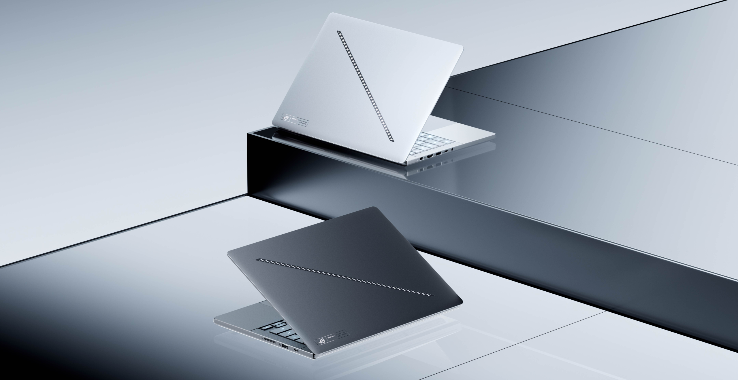 Φορητοί υπολογιστές ASUS ROG Zephyrus Duo, G16, G14 Enthusiast Αποκτούν αναβαθμίσεις Intel & AMD επόμενης γενιάς, διπλές οθόνες OLED 3K, ψύξη θαλάμου ατμού και εντυπωσιακά σχέδια Δύο φορητοί υπολογιστές ASUS ROG Zephyrus G14 εμφανίζονται σε ανακλαστικές επιφάνειες, με το ένα σε λευκό και το άλλο σε μαύρο, δείχνοντας την ξεχωριστή σχεδίαση dot matrix στα καπάκια.