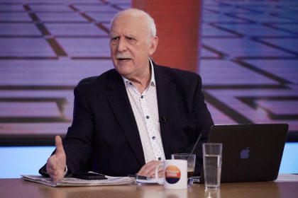 «Σοκαριστική είδηση: Πέθανε ο θρυλικός Γιώργος Παπαδάκης, ο δημοσιογράφος που έκανε αδιαμφισβήτητους πρωταγωνιστές τις γενιές της τηλεόρασης!»