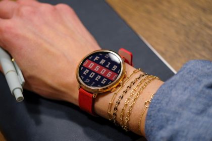 Το Pebble Round 2 προσφέρει κομψή, απογυμνωμένη εναλλακτική του Time 2