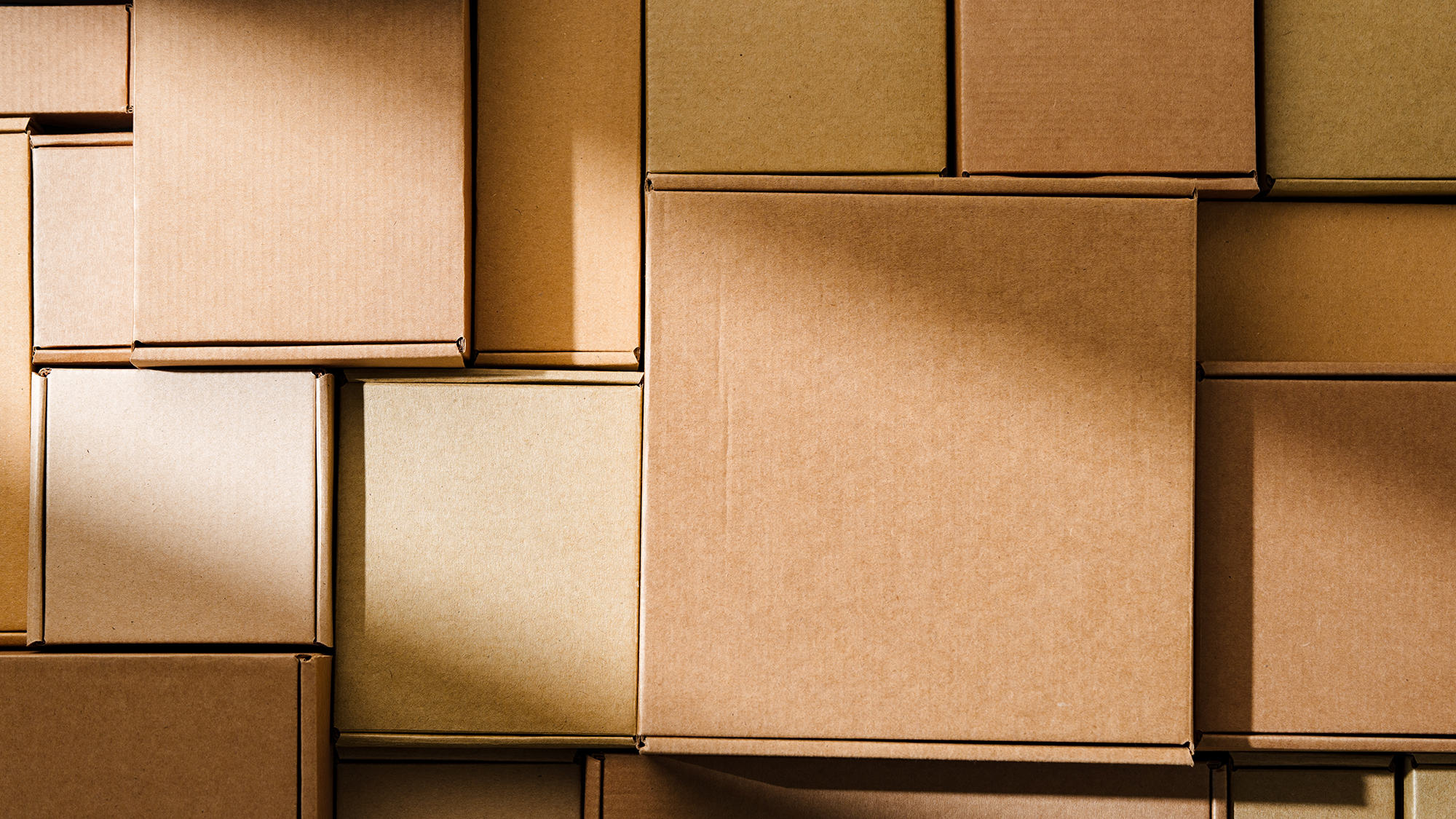 Κουτιά στοιβαγμένα