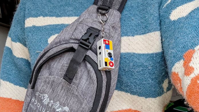 «Ανακαλύψτε γιατί όλοι μιλούν για την Kodak Charmera: Πήρα στα χέρια μου την επική κάμερα και σας αποκαλύπτω τις πρώτες μου εντυπώσεις!»