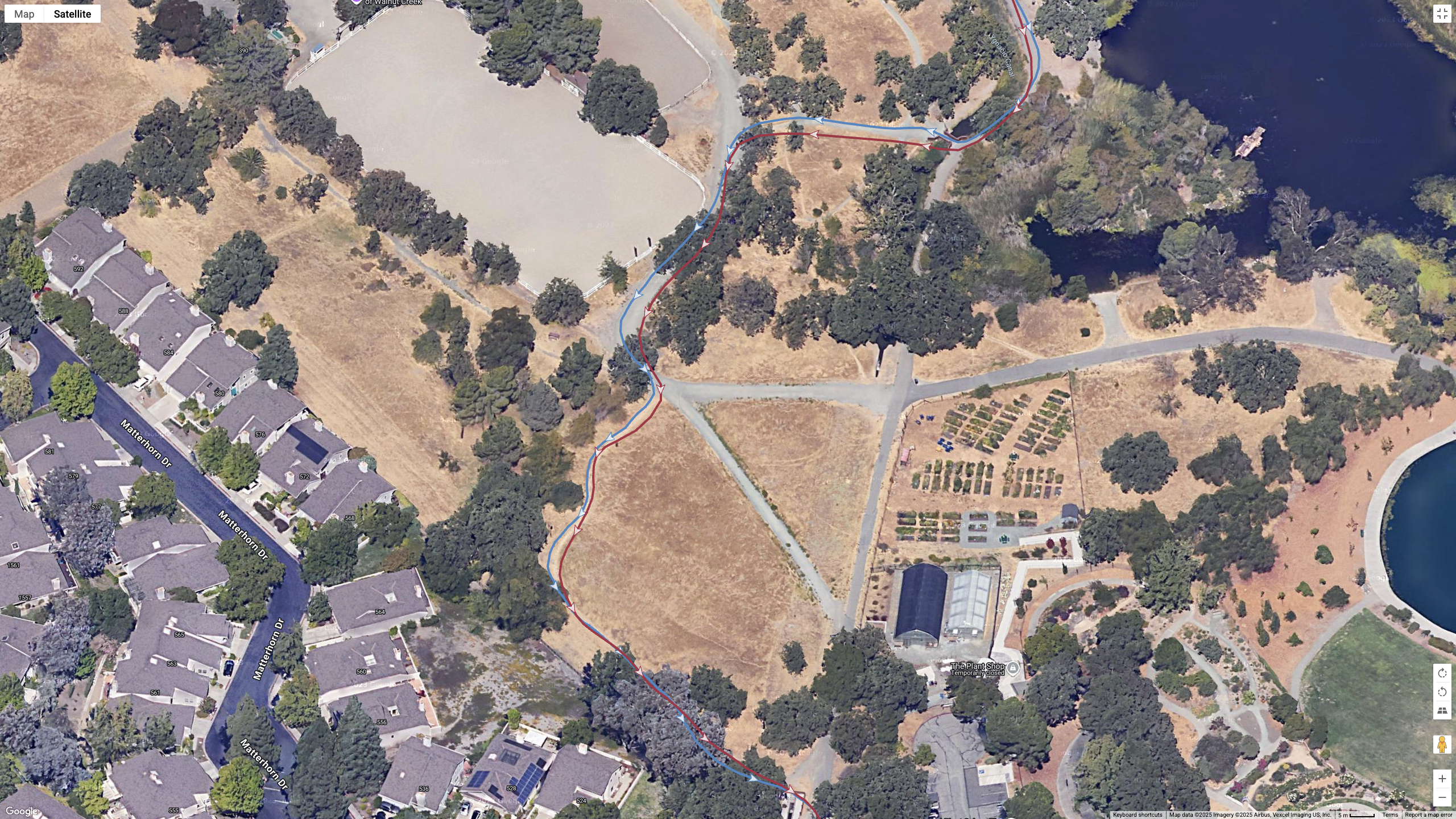 GPS satellite map showing how the COROS NOMAD (red line) and Garmin Forerunner 970 (blue line) compare for GPS accuracy during a run.