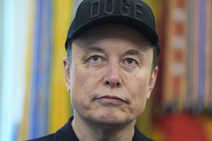 «Ανατρεπτική Επανάσταση: Η Neuralink του Ίλον Μασκ Φέρνει Εμφυτεύματα Εγκεφάλου Το 2026 – Είστε Έτοιμοι;»