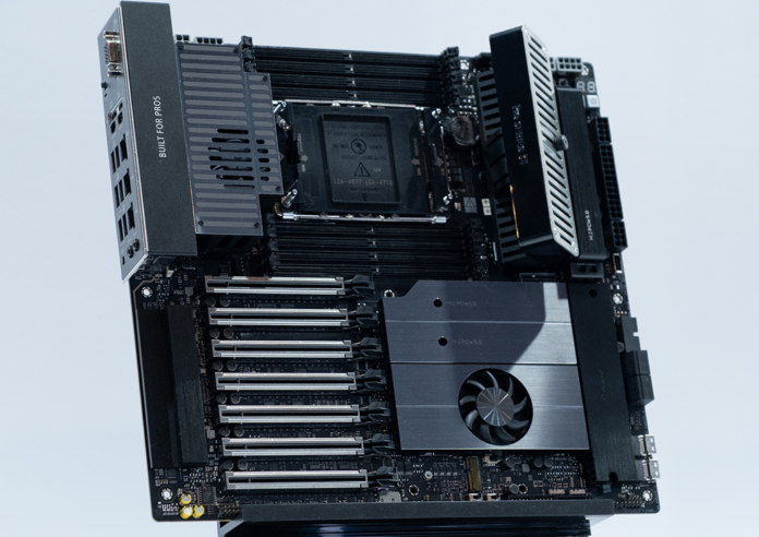 Υποδοχή LGA 4710, 7 θέσεις PCIe 5.0, οκτώ υποδοχές DDR5 σε έναν παράγοντα φόρμας EEB