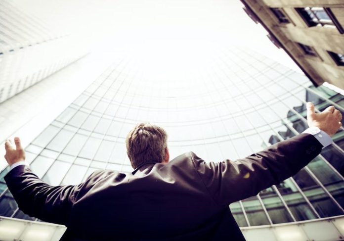 «Άλεξ Καρπ: Ο CEO που τρομάζει τη Σίγουρη Εποχή – Μάθετε γιατί είναι ο πιο επικίνδυνος στην αγορά!»