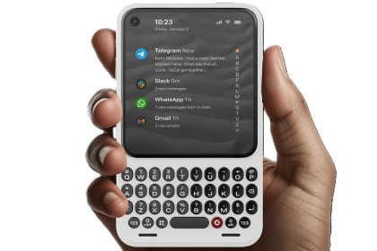 «Η Clicks Εισβάλλει στον Κόσμο των Smartphones: Ανακαλύψτε το Επαναστατικό Communicator!»