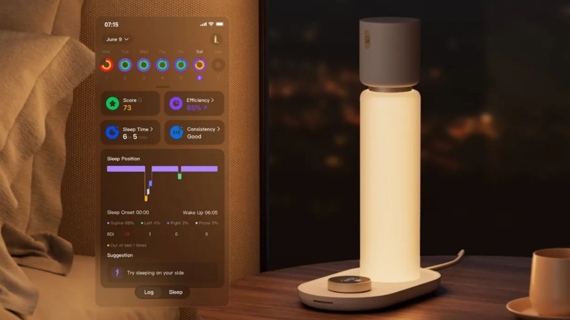 Ένα κυλινδρικό φωτιστικό στο κομοδίνο με γραφικό που εμφανίζει μετρήσεις παρακολούθησης ύπνου