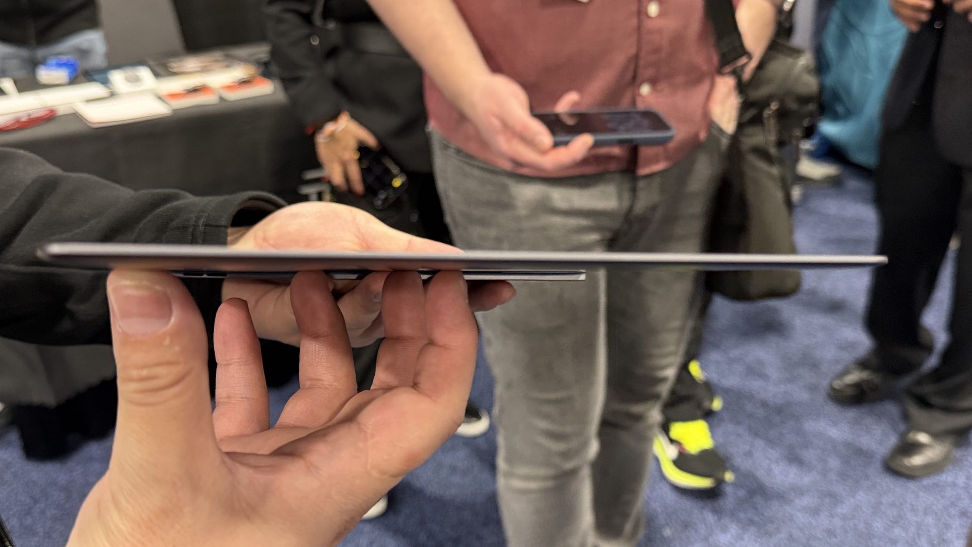 «Ανακάλυψα το Πιο Λεπτό Tablet του Κόσμου στην CES 2026 — Γνωρίστε την Συσκευή που Κάνει το iPad Pro να Φαίνεται Χοντρό!» Tablet τεχνολογίας Toall