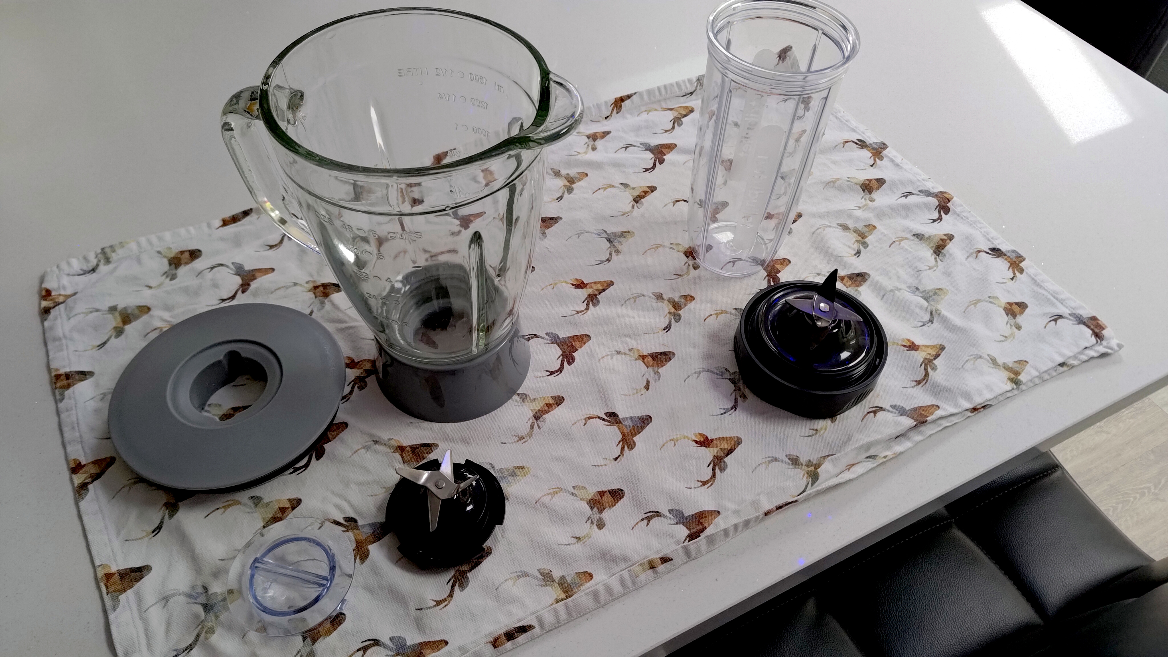 «Αναβάθμισα το μπλέντερ των 30$ σε Nutribullet – Δείτε πώς τα smoothies έγιναν ξανά η απόλυτη διασκέδαση!» Nutribullet Ultra 1200 έναντι μπλέντερ προϋπολογισμού