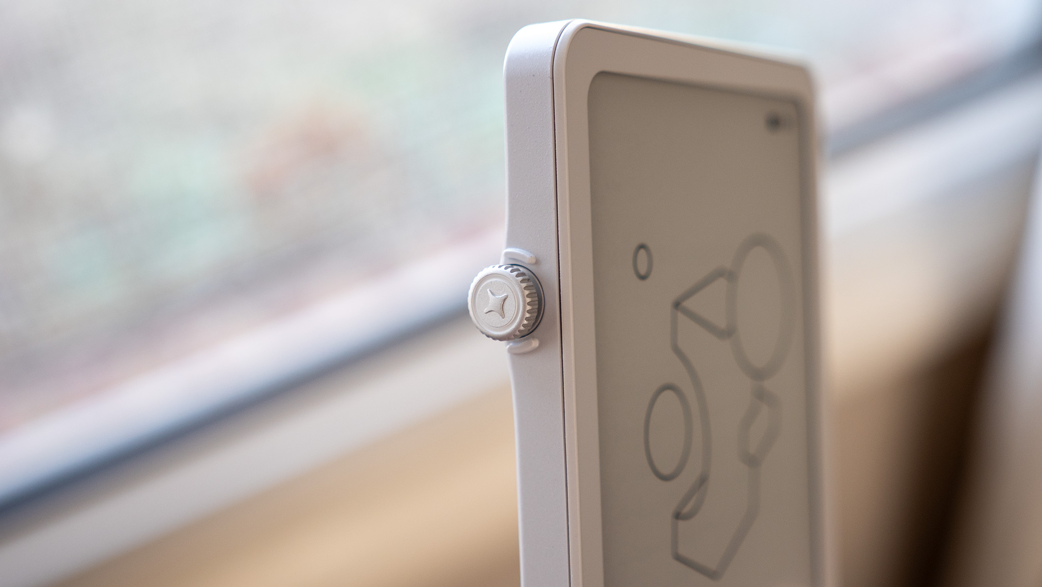 Ο τροχός κύλισης στην αριστερή πλευρά του DuRoBo Krono