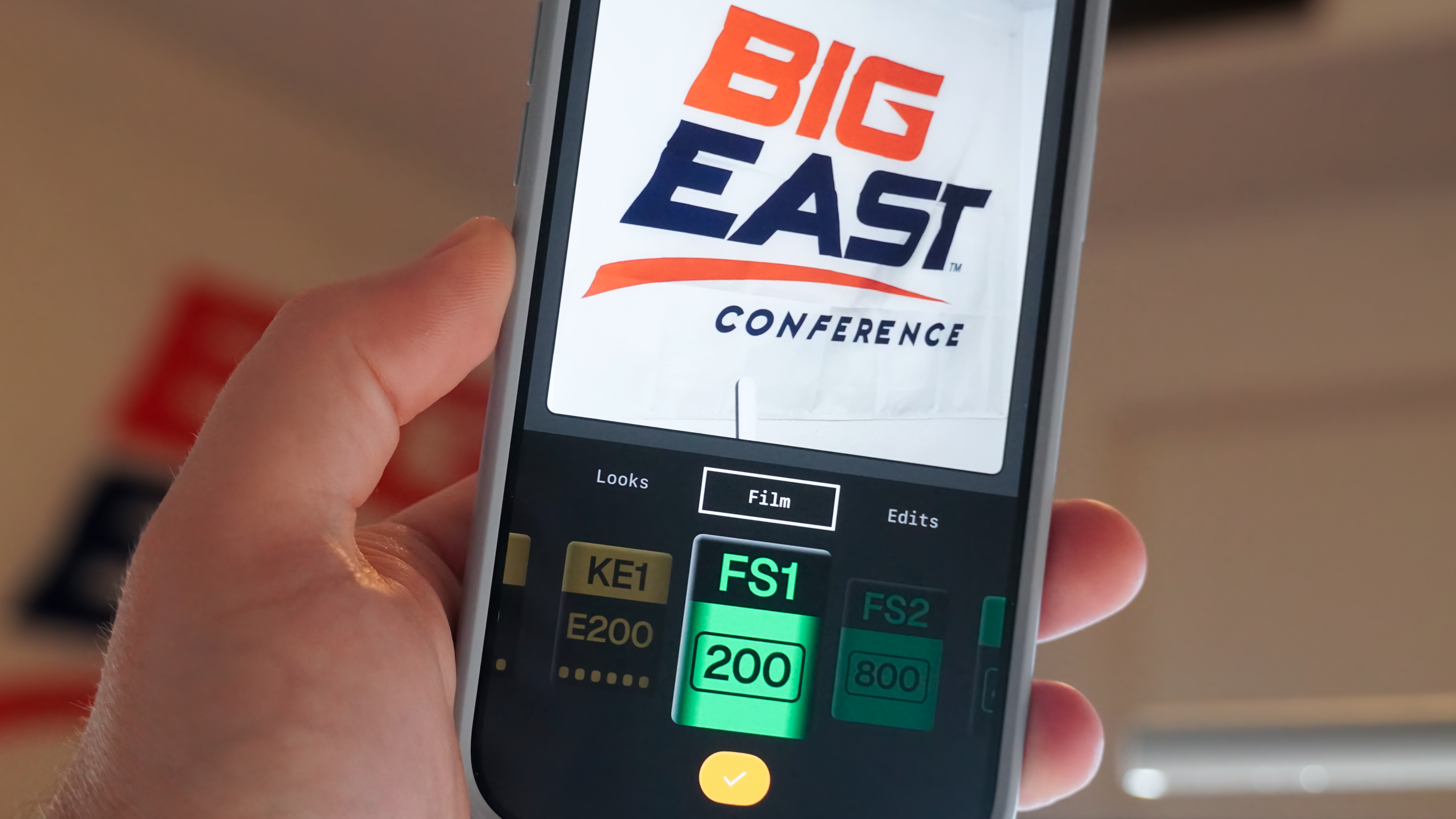 Η εφαρμογή Snapseed για iOS σε iPhone Air.