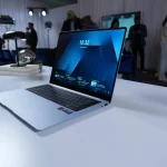 Εμπνευσμένοι από τα MacBooks, οι φορητοί υπολογιστές Galaxy Book 6 της Samsung διαθέτουν απτικά trackpad
