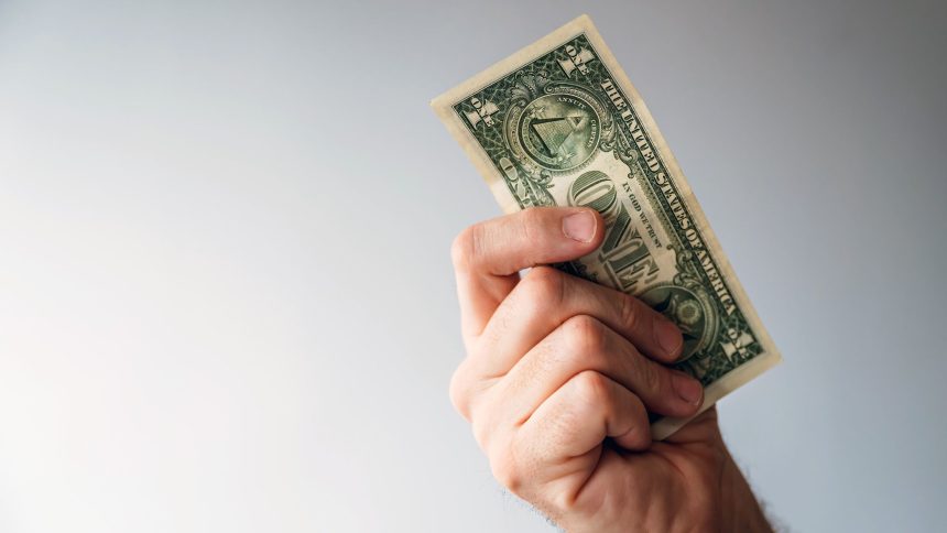 Αισθάνεσαι την ψύχρα; Ανακάλυψε το μυστικό «κόλπο με τους λογαριασμούς του δολαρίου» που θα μειώσει δραστικά τα ρεύματα στο σπίτι σου αυτόν τον χειμώνα!