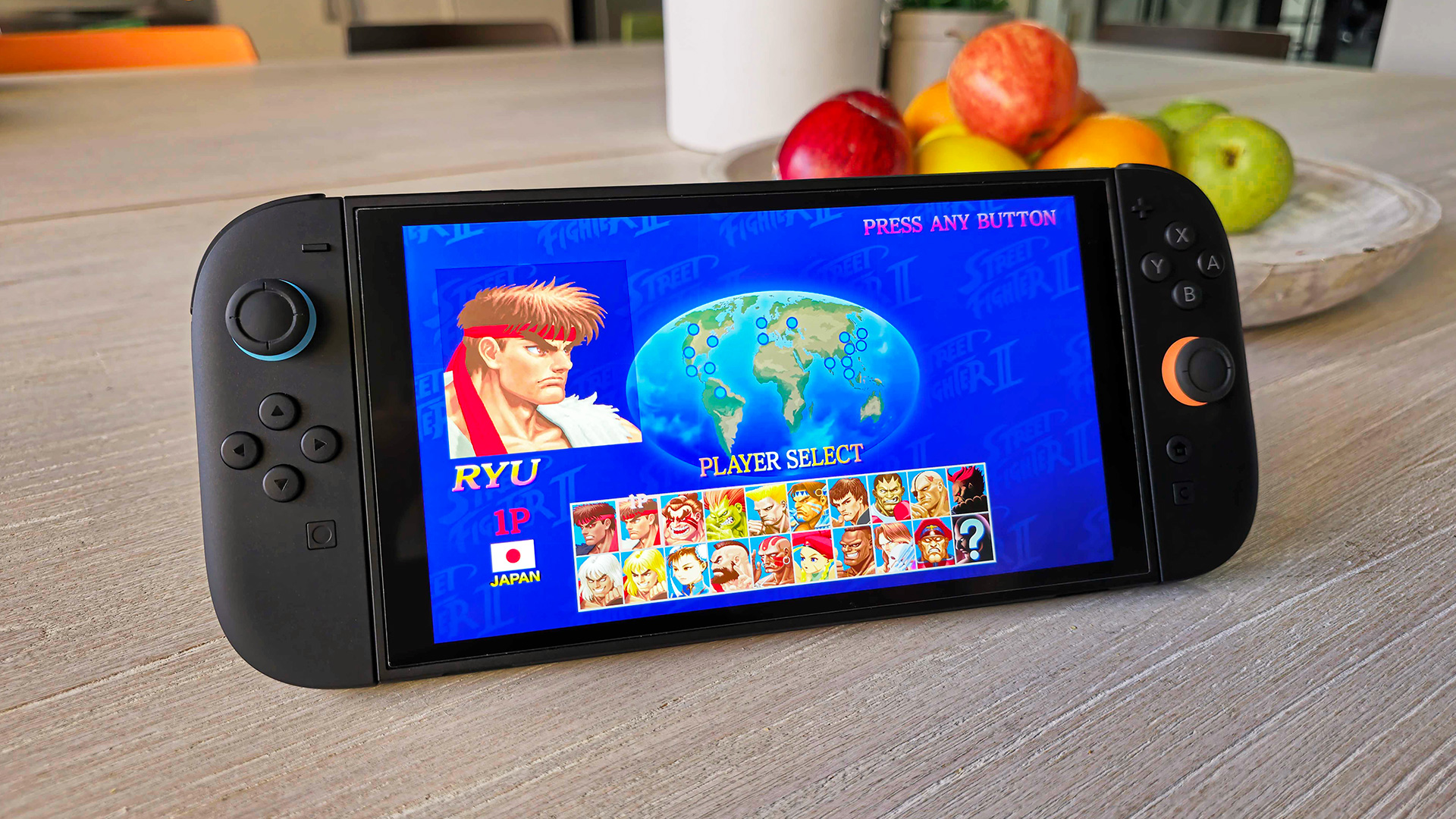 10 Προϊόντα που οι Συγγραφείς του Tom's Guide Ξόδεψαν Πραγματικά Χρήματα το 2025 - Αξίζει να τα Ανακαλύψεις! Το Nintendo Switch 2 στηρίζεται σε ένα τραπέζι κουζίνας