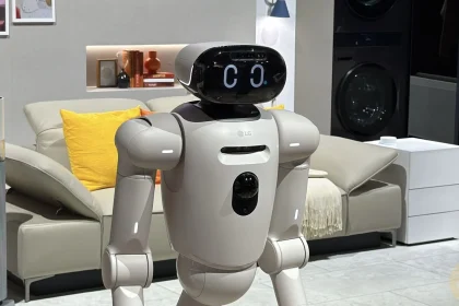 «Ανακαλύψτε το LG CLOiD: Το επαναστατικό ρομπότ που θα αλλάξει για πάντα τις δουλειές του σπιτιού!»