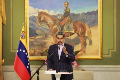 «ΣΥΓΚΛΟΝΙΣΤΙΚΟ: Μαδούρο ΚΑΤΑΓΓΕΛΕΙ τις ΗΠΑ - Καλεί τον λαό σε ΕΠΑΝΑΣΤΑΣΗ και ένοπλο αγώνα!» -