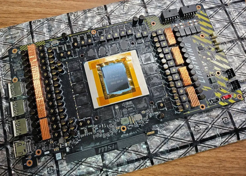 GPU MSI GeForce RTX 5090 Lightning Z OCER με εντυπωσιακό VRM 40 φάσεων, υπερχρονισμένο στα 3,45 GHz & 36 Gbps στο GDDR7