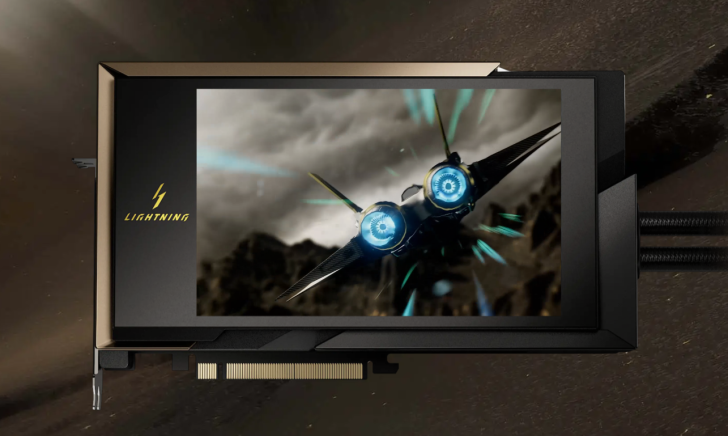 Μια κάρτα γραφικών υπολογιστή με την ένδειξη «LIGHTNING» εμφανίζει στην οθόνη της μια σκηνή ενός φουτουριστικού αεροσκάφους σε πτήση.