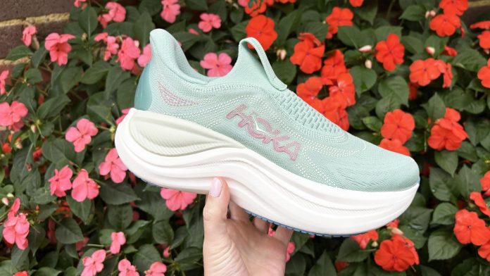 «Ανακάλυψα τα 3 κορυφαία slip-in παπούτσια για περπάτημα του 2026 — μην τα χάσεις!»