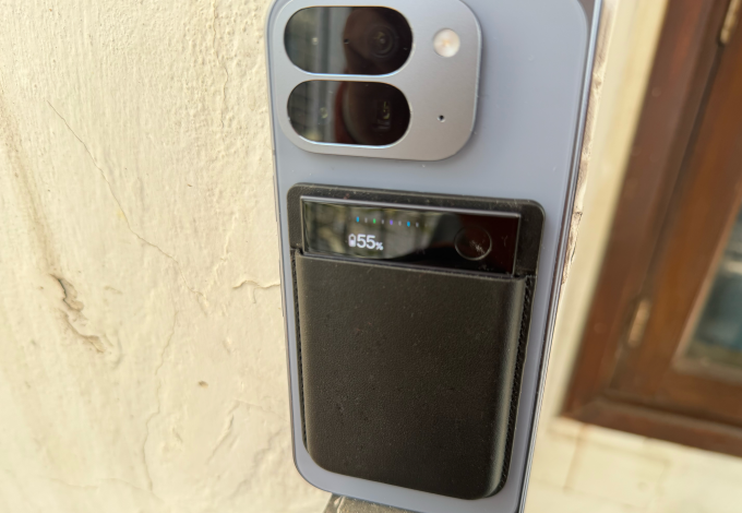 Το Plaud Note Pro είναι μια εξαιρετική συσκευή εγγραφής με τεχνητή νοημοσύνη που την κουβαλάω παντού