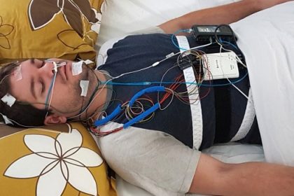 «Αυτό το Μοντέλο ΑΙ Αποκαλύπτει Τι Κρύβεται πίσω από τις Καταγραφές Ύπνου: Προβλέπει τον Κίνδυνο Δεκάδων Ασθενειών!»