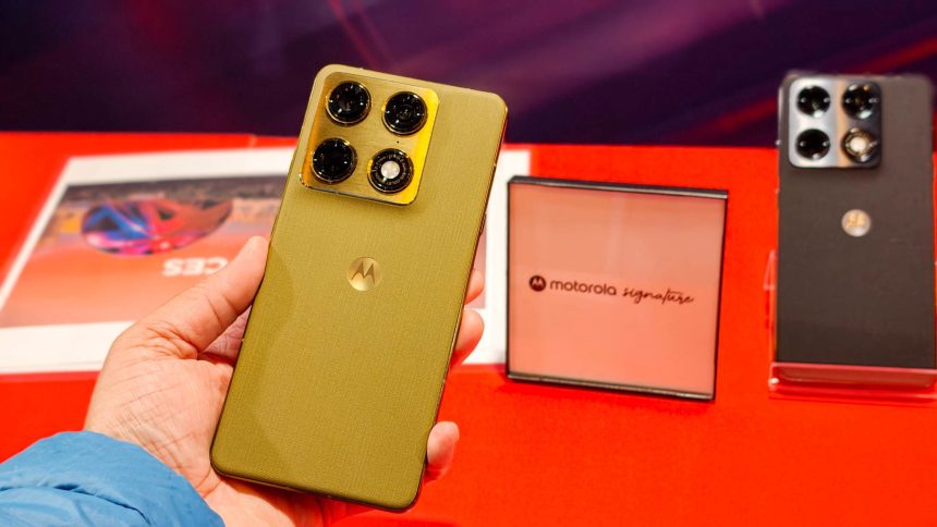 CES 2026: Η Motorola Signature έχει τις καλύτερες κάμερες και λογισμικό από οποιοδήποτε τηλέφωνο Moto, αλλά υπάρχει ένα πρόβλημα