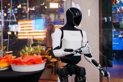 Μασκ vs Κίνα: Ποιος θα Κυριαρχήσει στο Μέλλον των Ρομπότ;