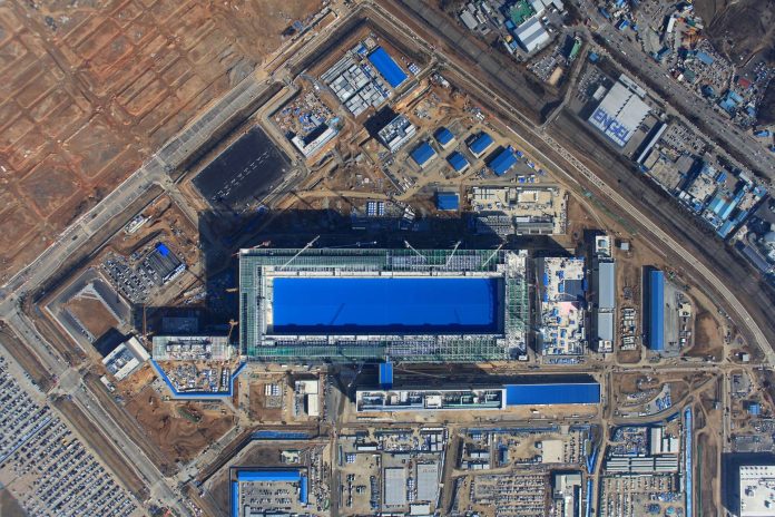 Το ποσοστό λειτουργίας της επιχείρησης χυτηρίου της Samsung θα φτάσει το 60% καθώς η εταιρεία κινείται προς μια αργή ανάκαμψη, το έλλειμμα μειώθηκε στα 680 εκατομμύρια δολάρια τα τελευταία δύο τρίμηνα του 2025