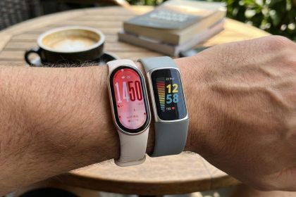 Xiaomi Smart Band 10 vs Fitbit: Ποιος είναι ο βασιλιάς της παρακολούθησης υγείας