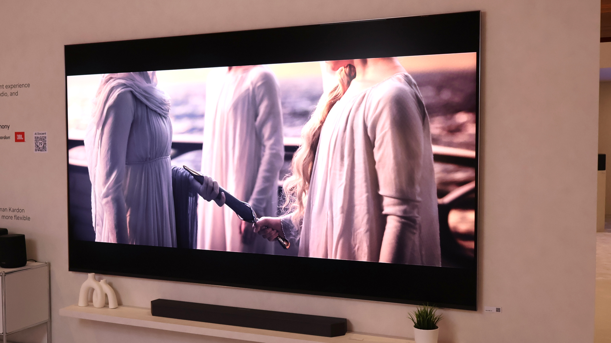 Η τηλεόραση Samsung R95H Micro RGB