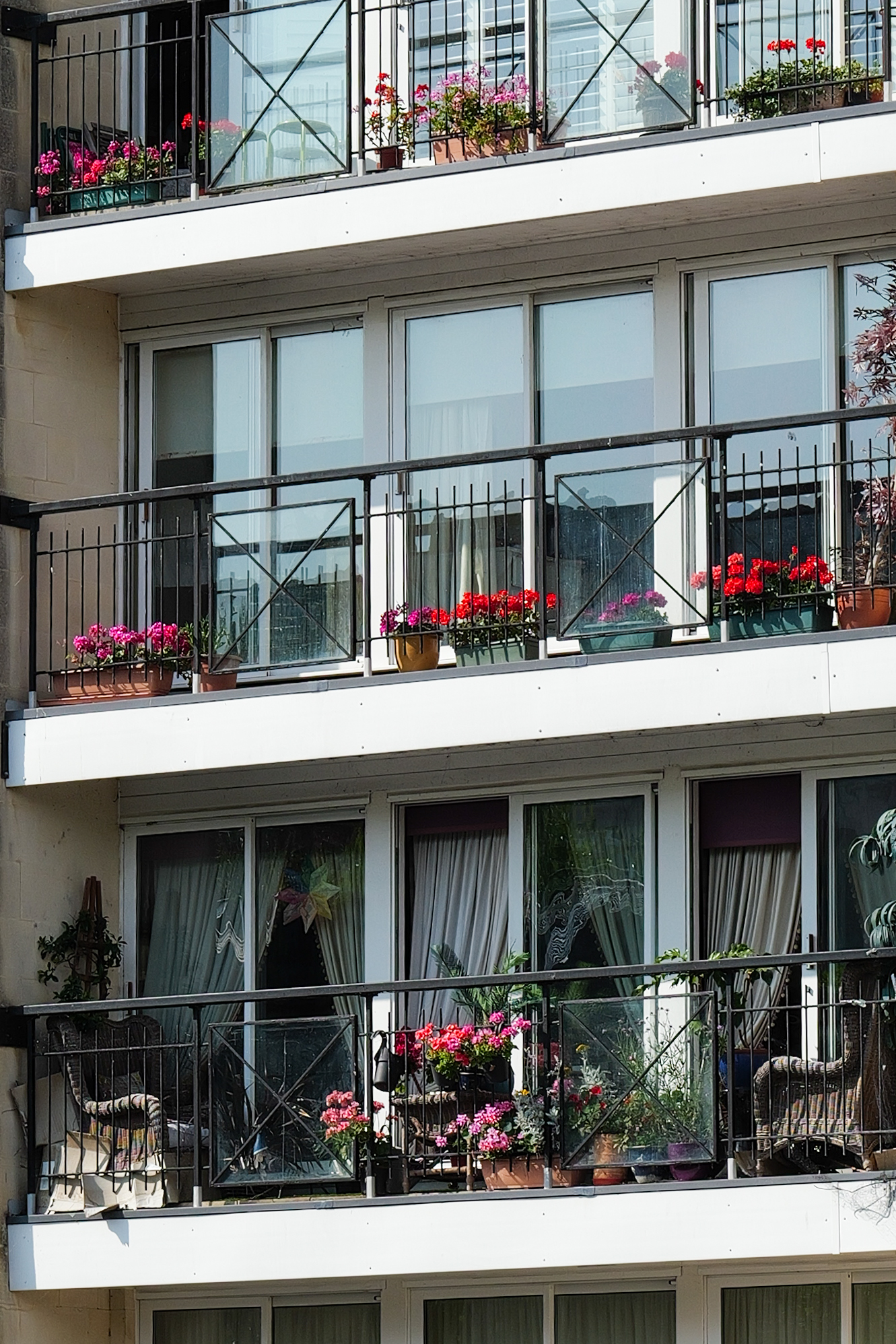 Ανακάλυψα το αμφιλεγόμενο Leica M EV1: Γιατί προτιμώ τον αγαπημένο μου με 4,5 αστέρια! Μια φωτογραφία ενός κτιρίου που τραβήχτηκε σε κάμερα Leica Q3 43