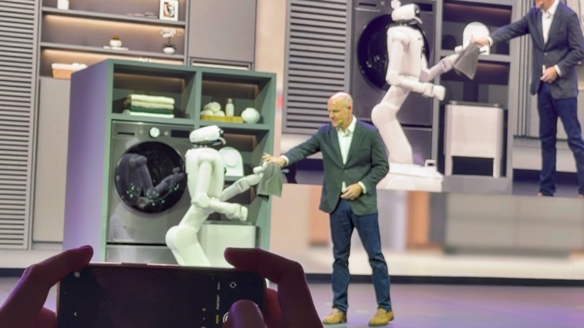 Ρομπότ LG CLOiD με πλυντήριο