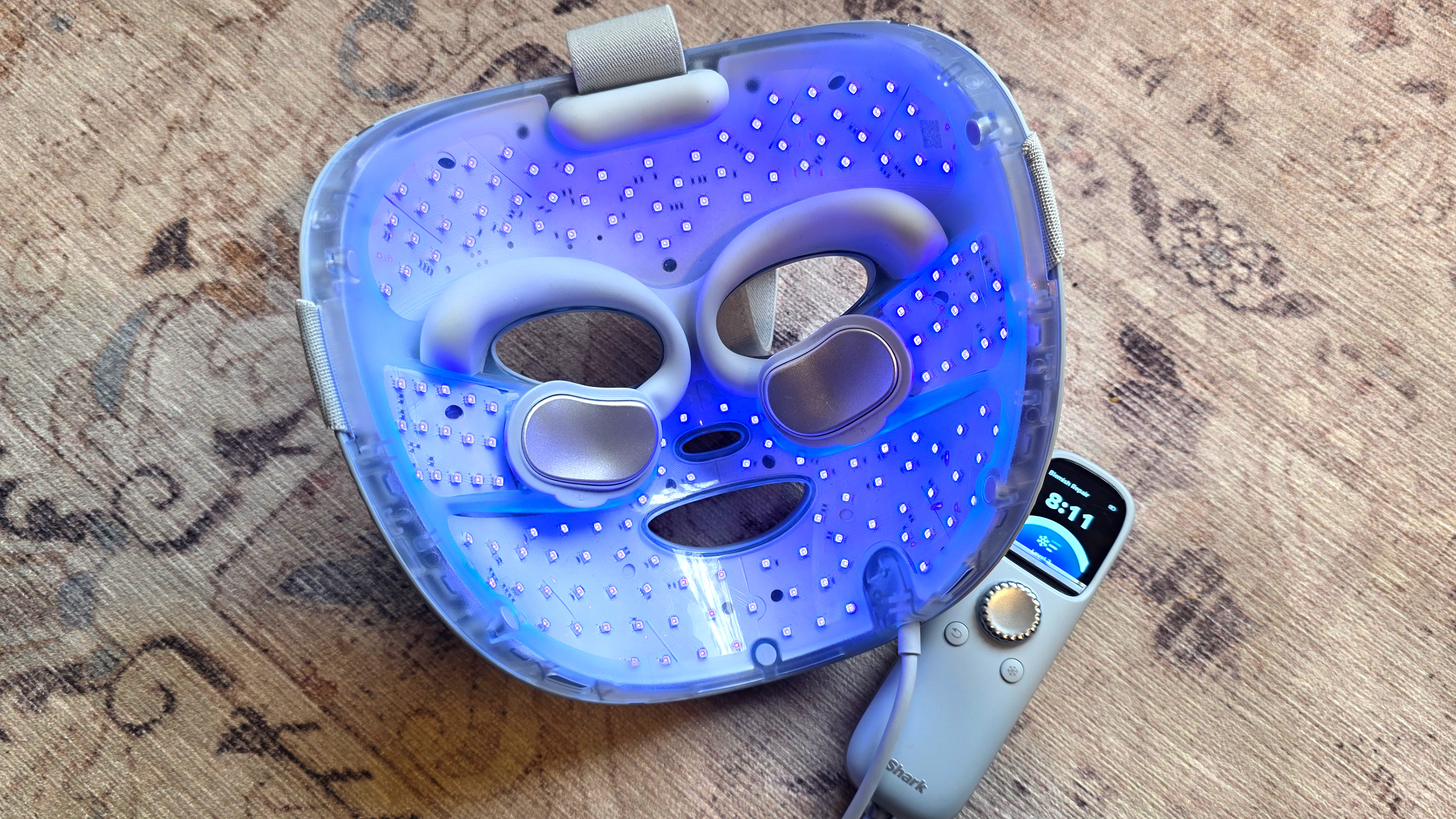 «Shark CryoGlow: Η Ανακαλυψη που Υπόσχεται Θαύματα – Πραγματικά Λειτουργεί ή Είναι Απάτη;» Shark CryoGlow μάσκα μπλε φως