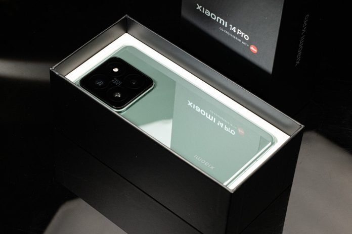 Ξεχάστε τη μεσαία κατηγορία 2026: Γιατί μια ναυαρχίδα 2 ετών είναι η πιο έξυπνη αγορά αυτή τη στιγμή