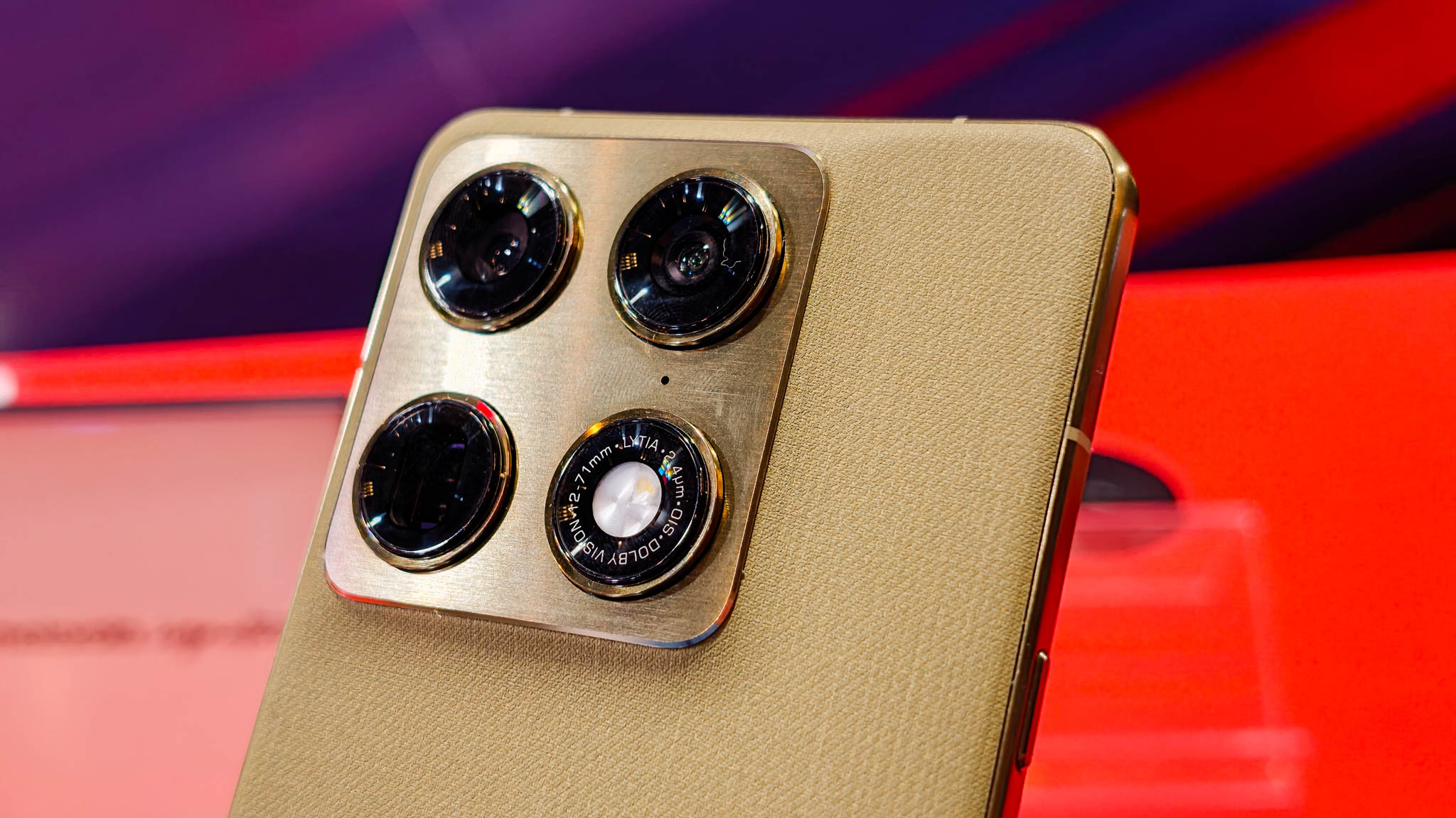 CES 2026: Η Motorola Signature έχει τις καλύτερες κάμερες και λογισμικό από οποιοδήποτε τηλέφωνο Moto, αλλά υπάρχει ένα πρόβλημα Πρακτική δοκιμή Motorola Signature στο Android Central